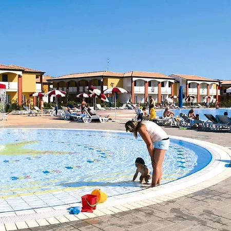 Appartamento In Villaggio Ai Pini In Lido Altanea *