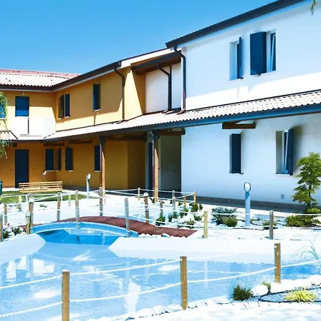 Appartamento In Villaggio Ai Pini In Lido Altanea
